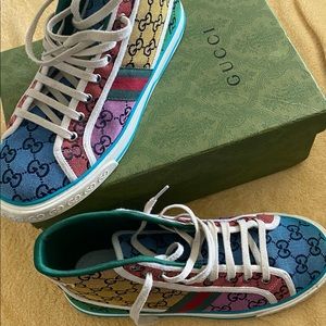 Back to school Gucci sneakers. Size 9 very nice.